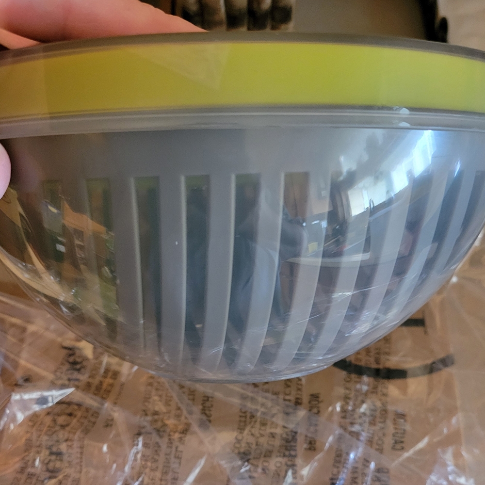 Pampered Chef Salad Cutting Bowl